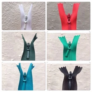 Concealed Invisible Zips, pack of 2, 5, 10, 20 - Picture 1 of 7