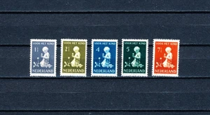 B06 Netherlands compl set CHILD CHARITY 1940 Very Fine MNH - Picture 1 of 1