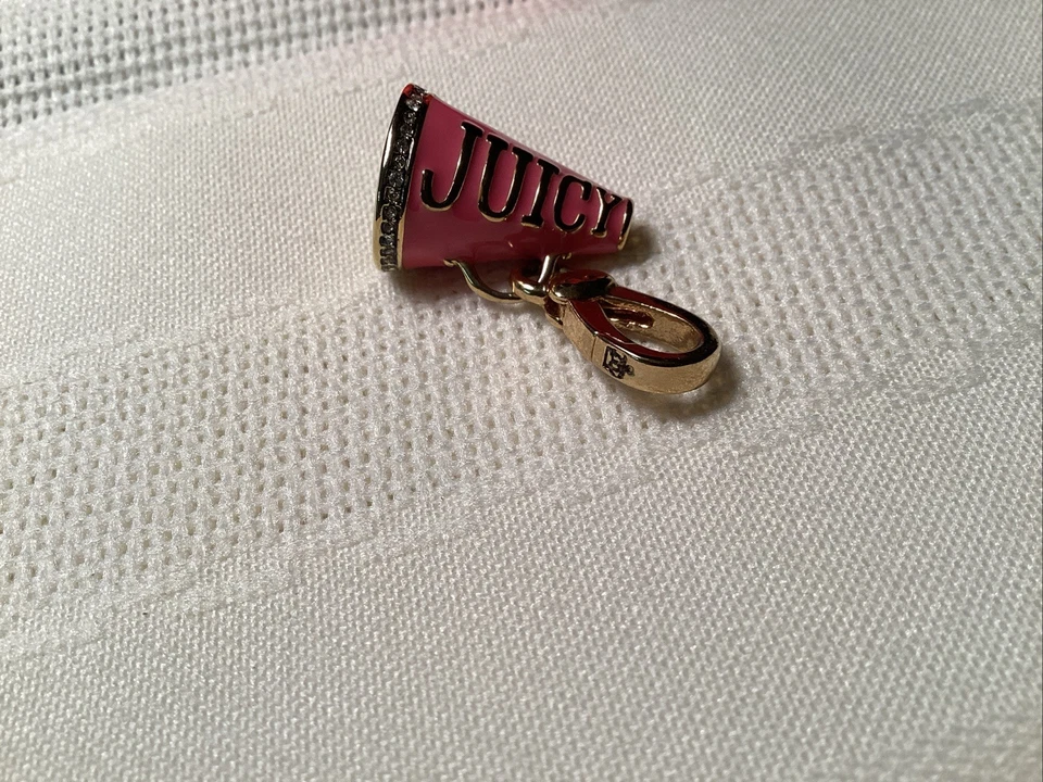 Juicy Couture Clásico Animadora Megáfono/Cuerno Pavé Esmalte Dije Foto 1 de 4