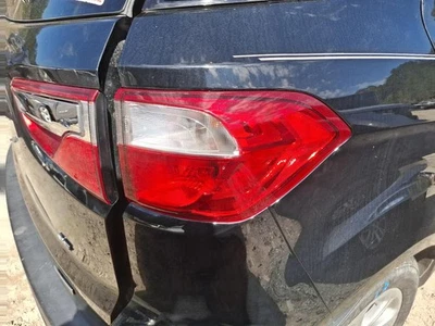 Conjunto de luz trasera exterior derecha usado se adapta a: Ford Ecosport SE 2018 lente roja brillante Foto 1 de 4