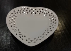 MIKASA DELICATO PIATTO PORTAGIOIE CUORE PORCELLANA BIANCA "ROMANCE" NUOVO CON ETICHETTA 3,5" - Foto 1 di 4