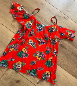 Ladies OLD NAVY Red Floral OFF SHOULDER Top (MED) - Picture 1 of 2