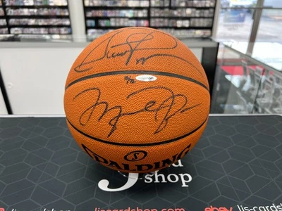 Baloncesto Michael Jordan & Scottie Pippen doble firmado/72 certificado de autenticidad UD y PSA Foto 1 de 4