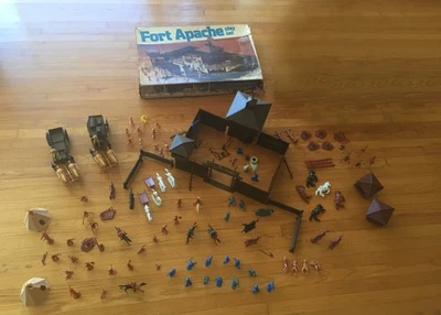 VINTAGE MARX FORT APACHE PLAYSET TOY PIONEERS INDIANS BOX - Image 1 of 4