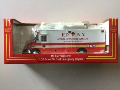 Code 3 - FDNY MT-55 Freightliner Special Operations Command Van 1:32 scale - Image 1 of 2