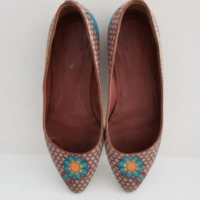 Sapato Sergio Rossi Flats Couro Floral UE 38 EUA 8 Itália Marrom - Imagem 1 de 4