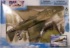 New Ray - 1:72 Scale Pilot Model Kit F-4 Phantom (BBNR21377F4) - Picture 1 of 2