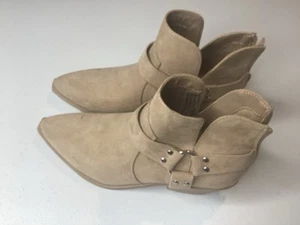 Time and Tru Women’s Tan Brown Core Ankle Boot 7.5 - Picture 1 of 13