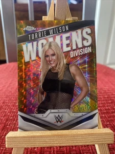 Topps Chrome WWE 2025 Torrie Wilson Women’s Division GOLD GEOMETRIC /50 - Bild 1 von 2