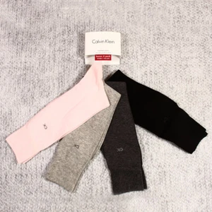 Calvin Klein Para Hombre 4 Pares Peinados Algodón Informal-Vestido Calcetines Rosa Negro Talla 7-12 - Imagen 1 de 2