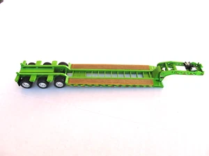 DCP 1/64 SCALE LIME GREEN FONTAINE TRIAXLE LOWBOY TRAILER, DETACHABLE - Picture 1 of 2