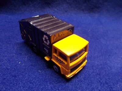 MATCHBOXSUPERFAST- #36 REFUSE TRUCK YELLOW CAB, BLUE CONTAINER - Image 1 of 3