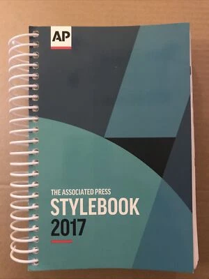 The Associated Press Stylebook 2017 ISBN 9780917360664 - Image 1 of 4