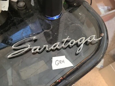 Chrysler Saratoga 1960 guardabarros emblema fabricante de equipos originales Mopar 1903230 contenedor gr4 Foto 1 de 4