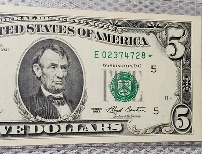 *Star* 1993 $5 Federal Reserve STAR Note Richmond, VA Uncirculated E Block - Image 1 of 4