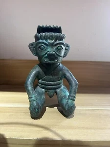 Antique Ancient Sanxingdui holding the bishop kneeling bronze三星堆执璋跪坐铜人 - Picture 1 of 3