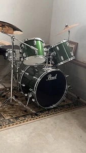 Pearl Drum Set - Picture 1 of 5