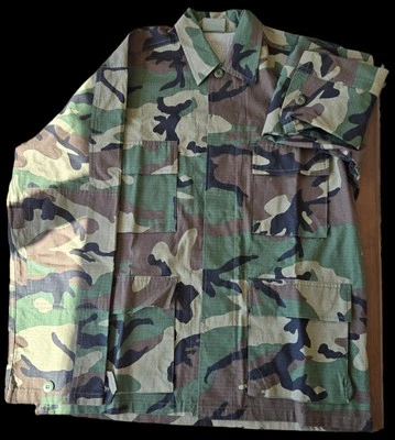 Camuflaje Rothco Woodland BDU/pequeño Foto 1 de 4