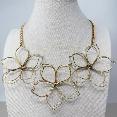 Collar con flores de alambre tono dorado babero 3D ajustable Foto 1 de 4