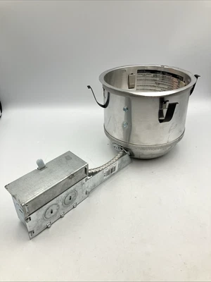 Carcasa de iluminación empotrada Halo H27 para remodelar techo poco profundo 6" Foto 1 de 4