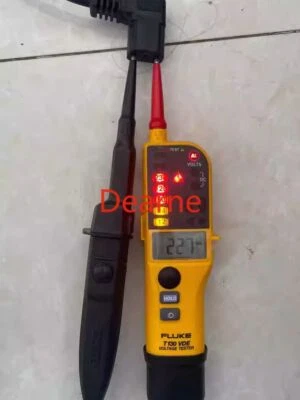 Fluke T130 Two-pole Voltage &Continuity Electrical Probe Tester or flukeT130VDE/ - Image 1 of 3
