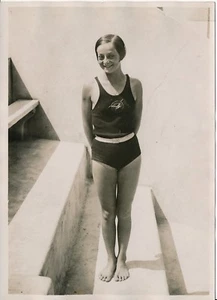 PARIS c. 1930 - Mlle Salgado 13 Ans Traversée Paris à la Nage Natation - PRM 141 - Picture 1 of 2