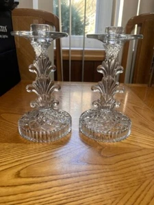 PAR DE CANDELABROS DE CRISTAL INDIANA VINTAGE CON BOBECHE Y SOPORTES PARA PRISMAS - Imagen 1 de 8