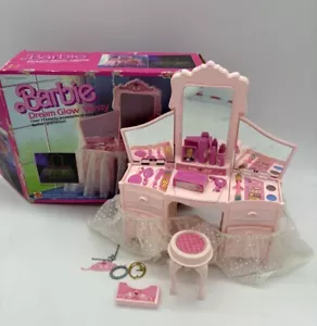 Barbie vintage 1985 "Dream Glow Vanity" #2310 con scatola originale (quasi completa) - Foto 1 di 12