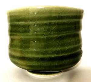Studio Kunst Keramik Chawan Tee Schüssel Crackled grün glänzende Glasur 2,5" hoch, 3" breit - Bild 1 von 4
