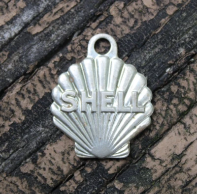1940s era SHELL OIL NEW YORK CITY Old Key Finder Pendant Die-cut Shell Sign - Image 1 of 2