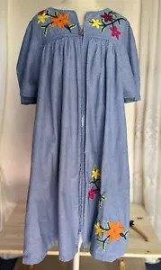 Vintage Go Softly Patio House Dress Embroidery Size Medium Pockets Zipper - Picture 1 of 9