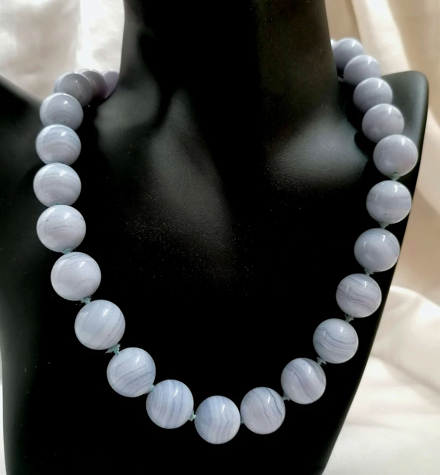 SPETTACOLARE COLLANA REGOLARE IN AUTENTICO E PREZIOSO CALCEDONIO GROSSO CALIBRO. - Immagine 1 di 4