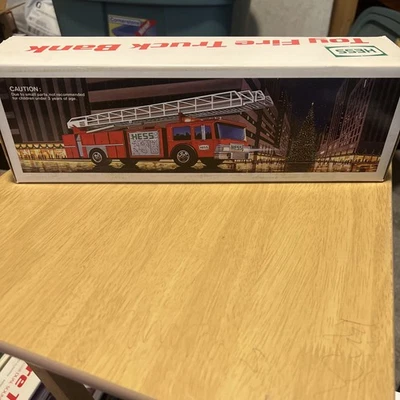 Camión de juguete Hess 1986 camión de bomberos de juguete banco Foto 1 de 4