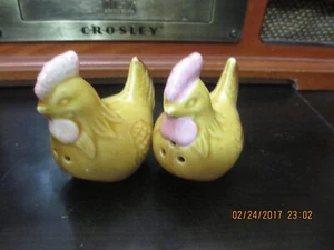 Vintage Huhn Salz & Pfefferstreuer gelbe Glasur Henne Hahn HÜHNER - Bild 1 von 3