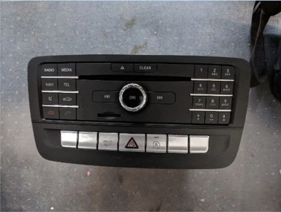 2017-2018 MERCEDES BENZ CLA250 CLASS RADIO RECEIVER CD PLAYER OEM A2469008919 Foto 1 de 4