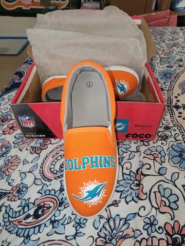 Women's Miami Dolphins Team Sneaker   Size 7 New In Box Cover