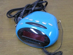Durabrand Clock alarm radio blue electric.  CR-500 - Picture 1 of 13