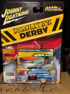 Johnny Lightning Street Freaks Demolition Derby 1965 Chevy Chevelle Wagon Chase - Bild 1 von 6