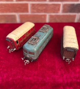 Vintage JEP Weißblech Modelllok und 2 Reisezugwagen. Franzosen um 1950. Nicht Märklin. - Bild 1 von 12