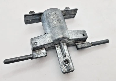 Garrafa de refrigerante alimentador de pássaros adaptador de zinco fundido pendurar ou poste de montagem, feito nos EUA - Imagem 1 de 4