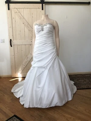 Casablanca Diamond Collection talla 18- marfil/plata nuevo sin etiquetas. Foto 1 de 4