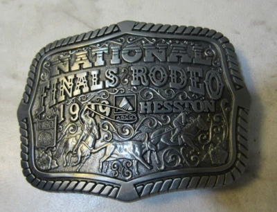 Hesston National Finals Rodeo NFR Conmemorativo 1999 AGCO Hebilla de Cinturón Nuevo con Papel Foto 1 de 4