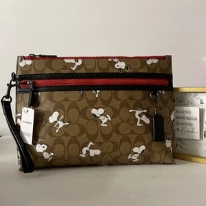 ๐ผ๐ฆ Coach 5734 ๐ผ๐ฆ Peanuts Snoopy Carryall Canvas Pouch Wristlet Bag ๐ผ W8o2 - Picture 1 of 12
