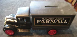 ERTL 1931 HAWKEYE TRUCK BANK - MCCORMICK-DEERING FARMALL (ek87) - Bild 1 von 3