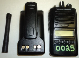 Motorola Vertex Standard VX-264-G7-5 UHF 450 512 Mhz Two Way Radio 128 Ch VX-264 - Picture 1 of 13