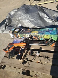 BLACK DECKER LSTE523 Black Orange 20V MAX Lightweight String Trimmer Edger - Picture 1 of 6