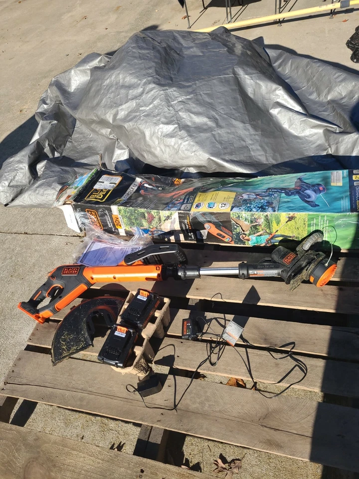 BLACK DECKER LSTE523 Black Orange 20V MAX Lightweight String Trimmer Edger - Image 1 of 4