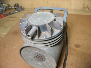 Oldtimer Luftkompressor unbekannter Marke ohne Öl - Bild 1 von 5