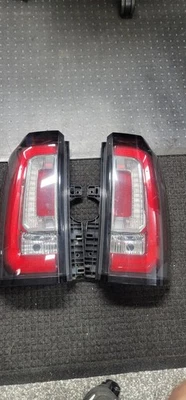 Spyder Chevy Suburban/Tahoe 07-14 GMC Yukon/Yukon Denali 07-14 08-13 15 Style  - Image 1 of 4