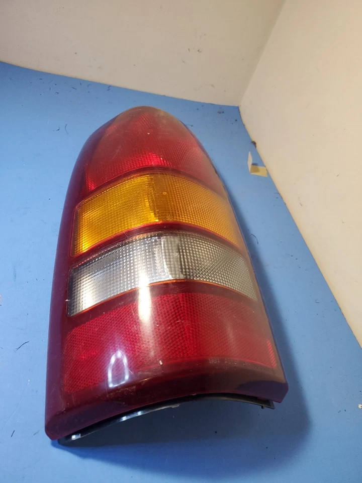 OEM 1999-2002 Chevrolet Silverado GMC Sierra LH Driver Side Tail Light 16524515 - Image 1 of 1